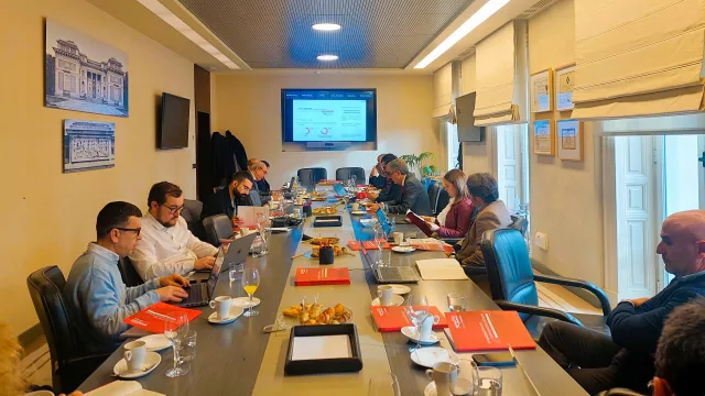 Los mayores de 55 años son optimistas, sociables, cuidan su salud, ayudan económicamente a familiares, ahorran y tiene pareja estable