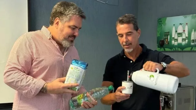 Misiones impulsa una nueva bebida con valor agregado a la yerba mate (desarrollan un agua saborizada con potencial de exportación)