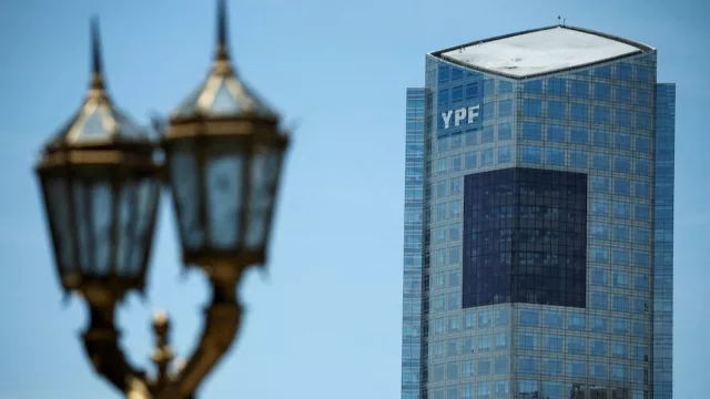 YPF logra ganancias récord y acelera su estrategia en Vaca Muerta con foco en exportaciones
