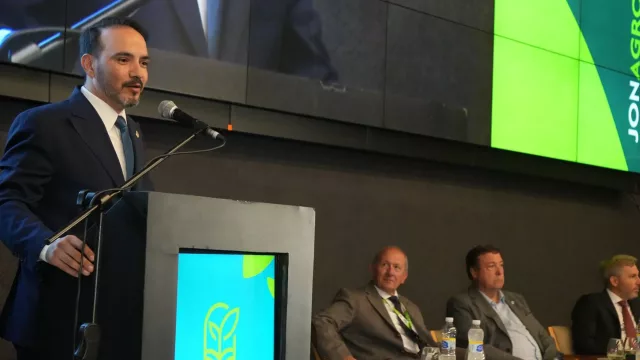 Corrientes busca consolidarse como un polo productivo del norte argentino (campo, energía y forestoindustria en agenda)