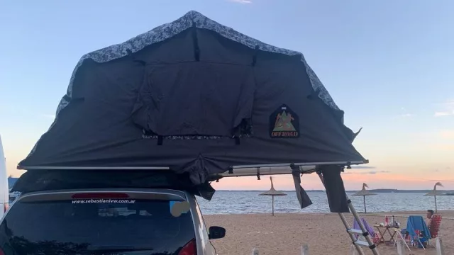 Una carpa de techo y una nueva forma de habitar los viajes (menos apuro y más libertad)