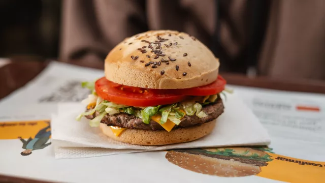 McDonald’s suma pan sin gluten a su menú en Argentina (la opción ya está disponible en todos los locales)