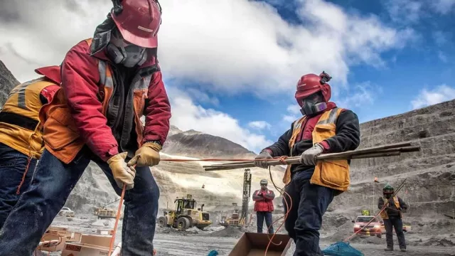 San Juan buscó ordenar la explosión laboral que traerá el cobre con una ley de desarrollo local