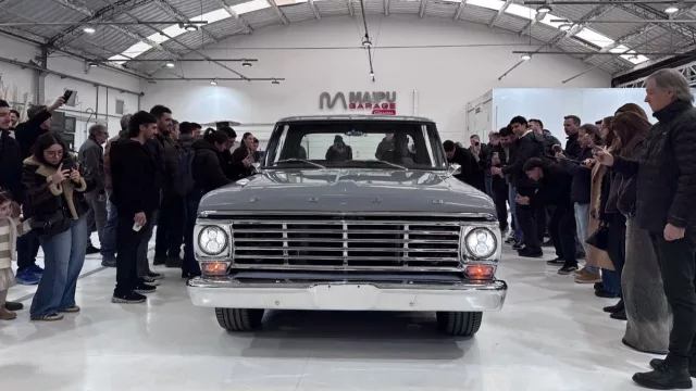 Con 3.900 horas de trabajo, Maipú Garage transformó una Ford F-100 de 1969 (y le metieron un motor Coyote V8)