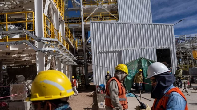 La minería podría generar 65.000 nuevos empleos hacia 2033, pero más del 80% será personal calificado